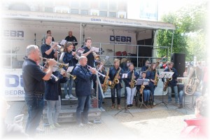 2015-05-30 Deto Pretband op Bier en Korenfestival